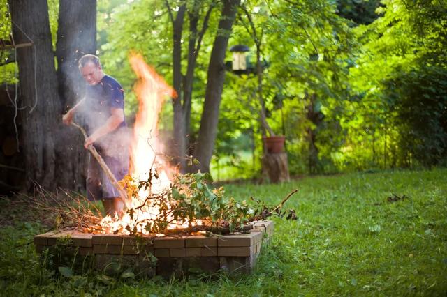man-burning-yard-waste-gettyimages-577836417_640